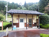 �O��