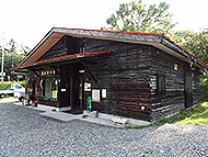 �O��