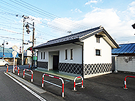 �O��